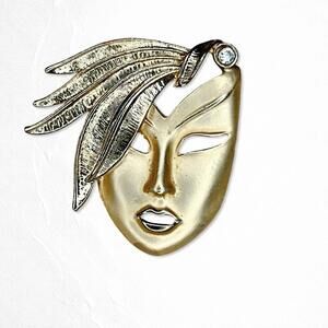 6332. Goldtone Creepy Ladyface Mask